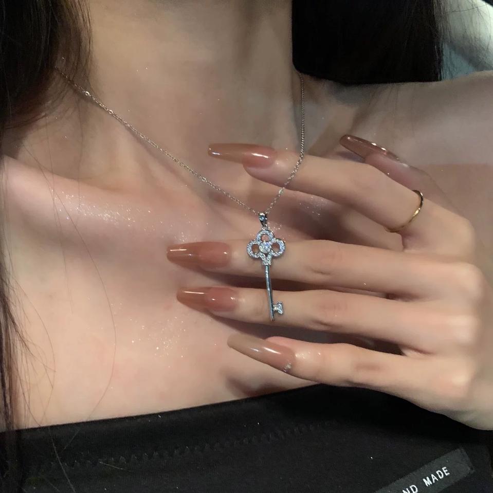 열쇠 목걸이 명품 스타일