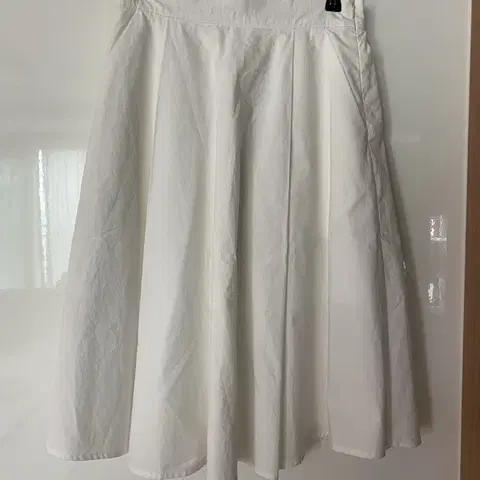 LHEA 화이트 플레어 미디 핀턱 화이트 롱 스커트 치마 S 리에마켓