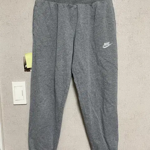 나이키 자수 조거팬츠 운동복 바지 그레이 원마일룩