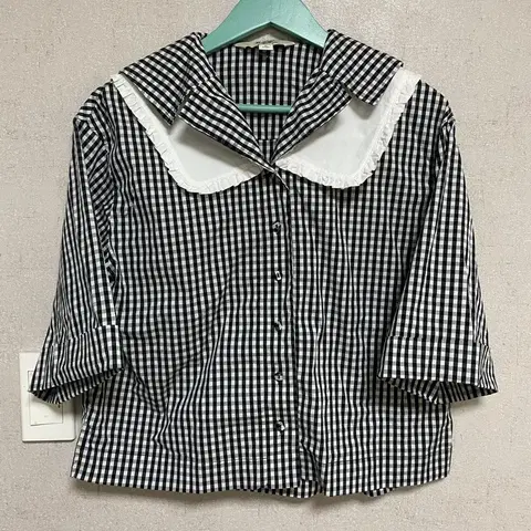 아뜰리에 마졸리 반팔 더블 카라 깅엄체크 프릴 반팔 블라우스 박시 오버핏