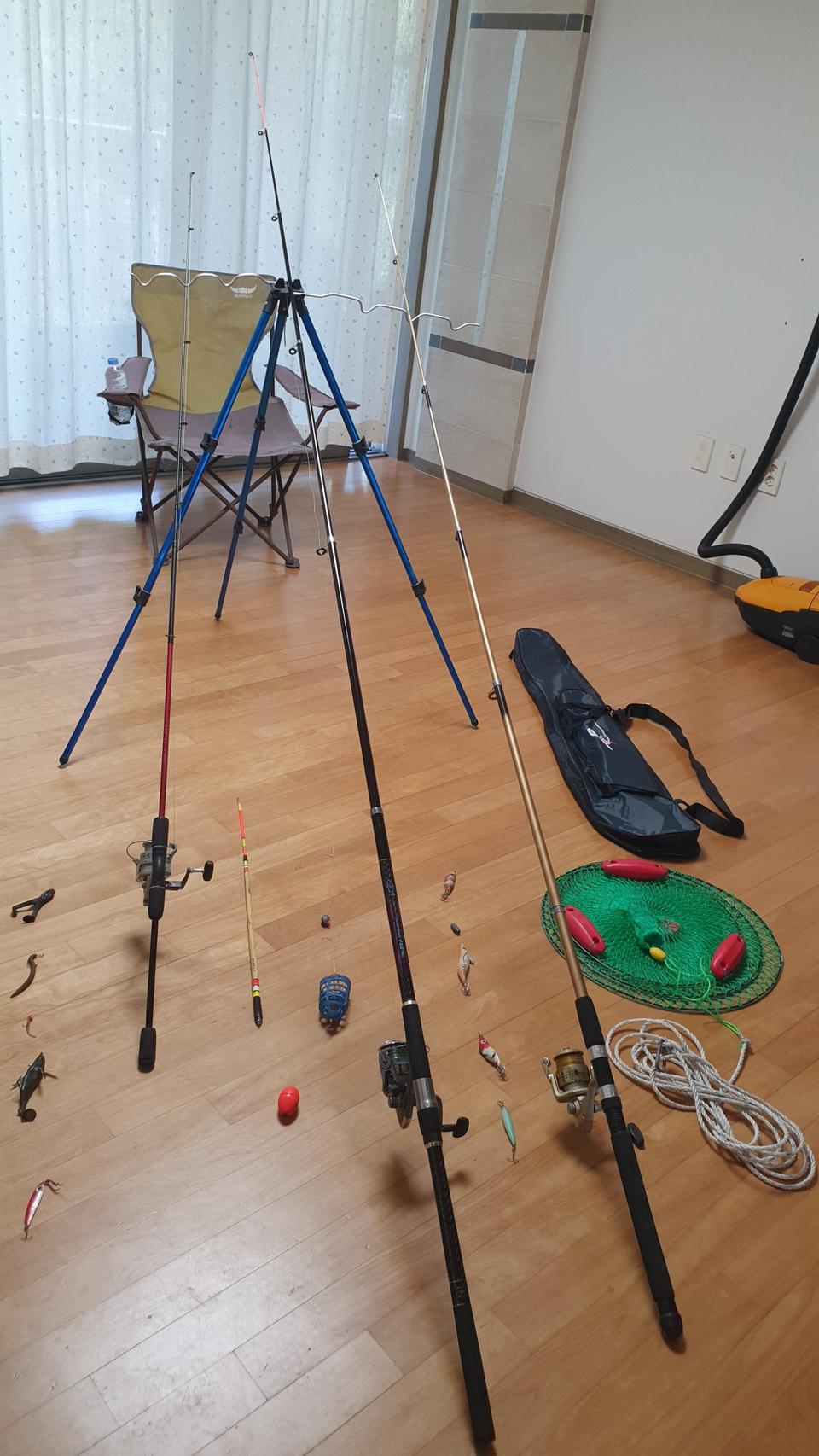 원투낚시대.낚시릴.루어낚시대.각종루어.바다막대찌.전자구멍찌.의자.낚시가방