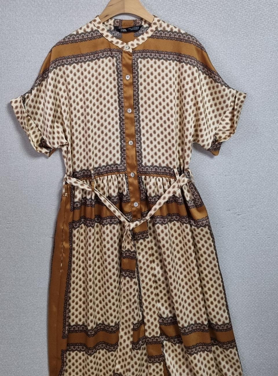 실측 XS (44) ZARA 자라 브라운 패턴 반팔 원피스 