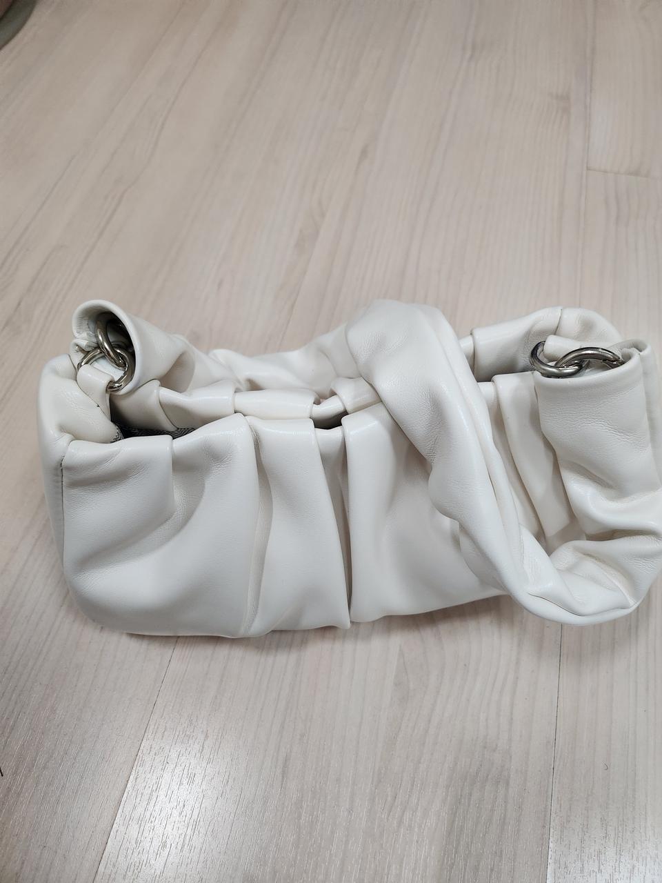 화이트 셔링 클러치백