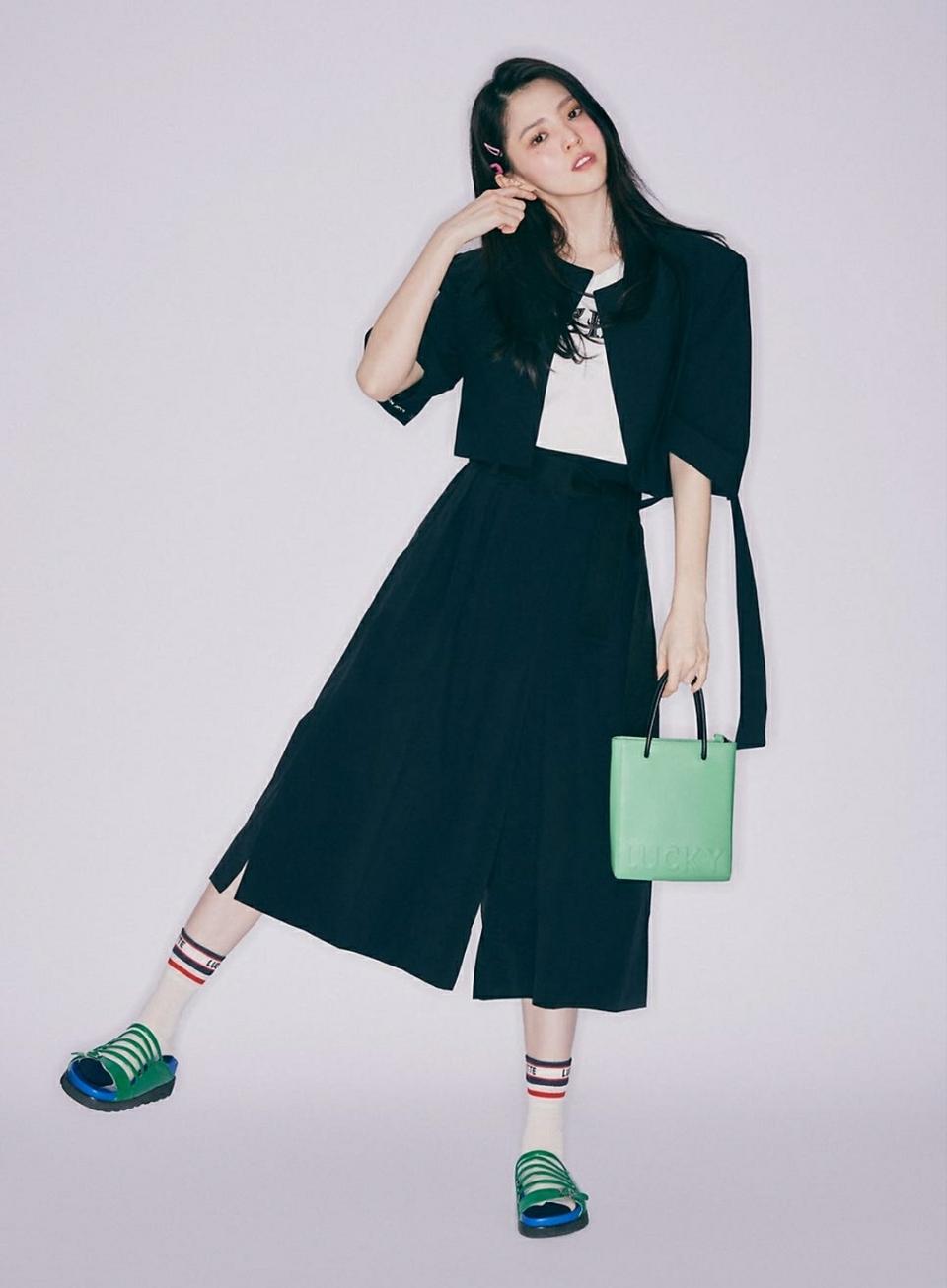 럭키슈에뜨 폴리 칼라리스 크롭 자켓/38/66