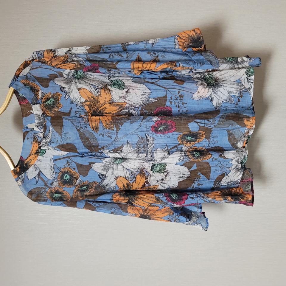 시원한 소재 플라워 블라우스