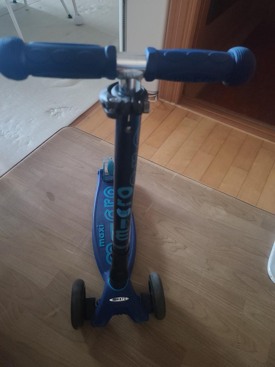 맥시 마이크로 폴더블 디럭스 킥보드 led 블루