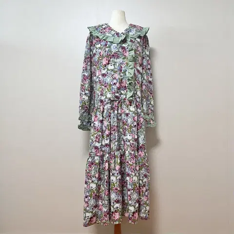 evo seoul 프릴 플라워 원피스 (새상품)