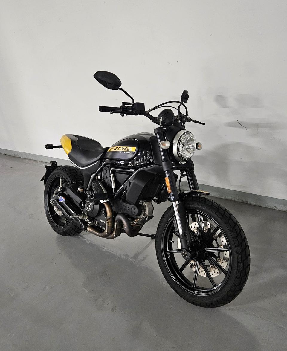 두카티 스크램블러 800 풀스로틀 1인신조 판매합니다