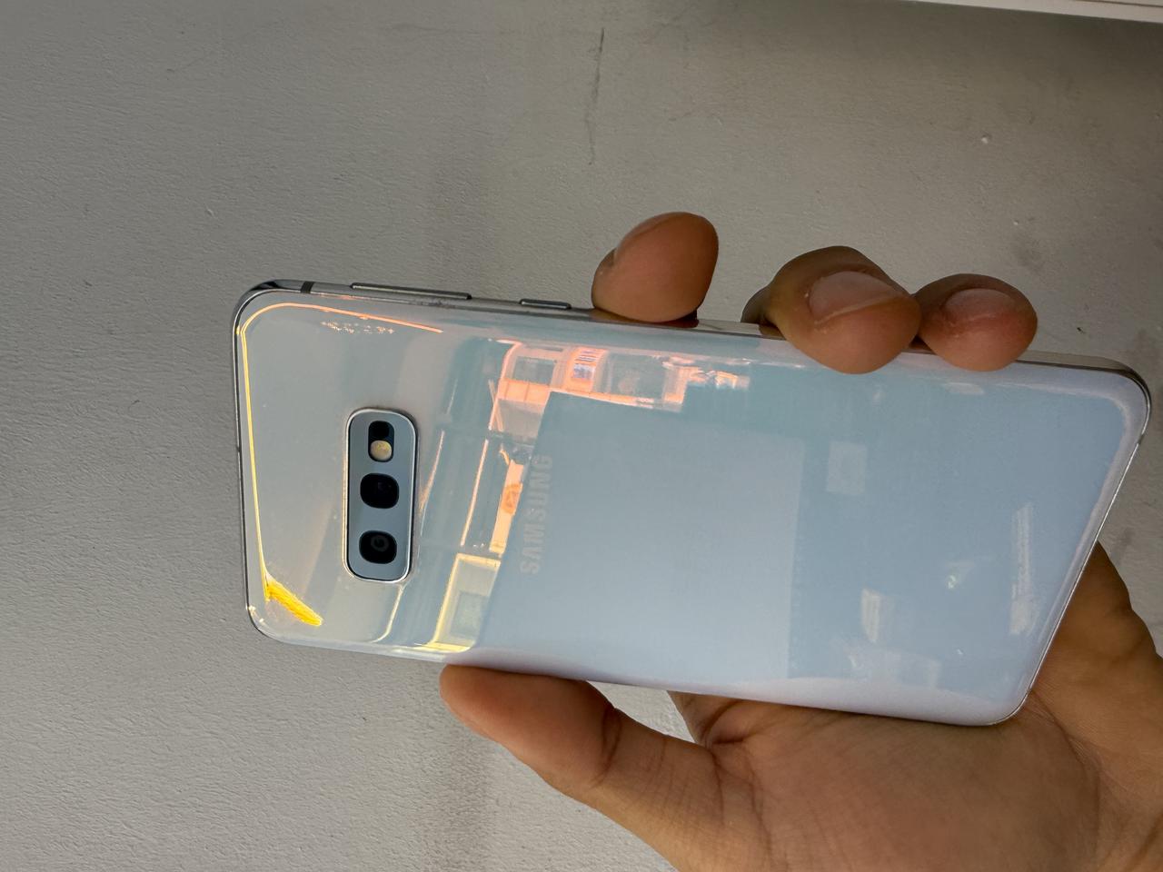 갤럭시 S10e 판매합니다 