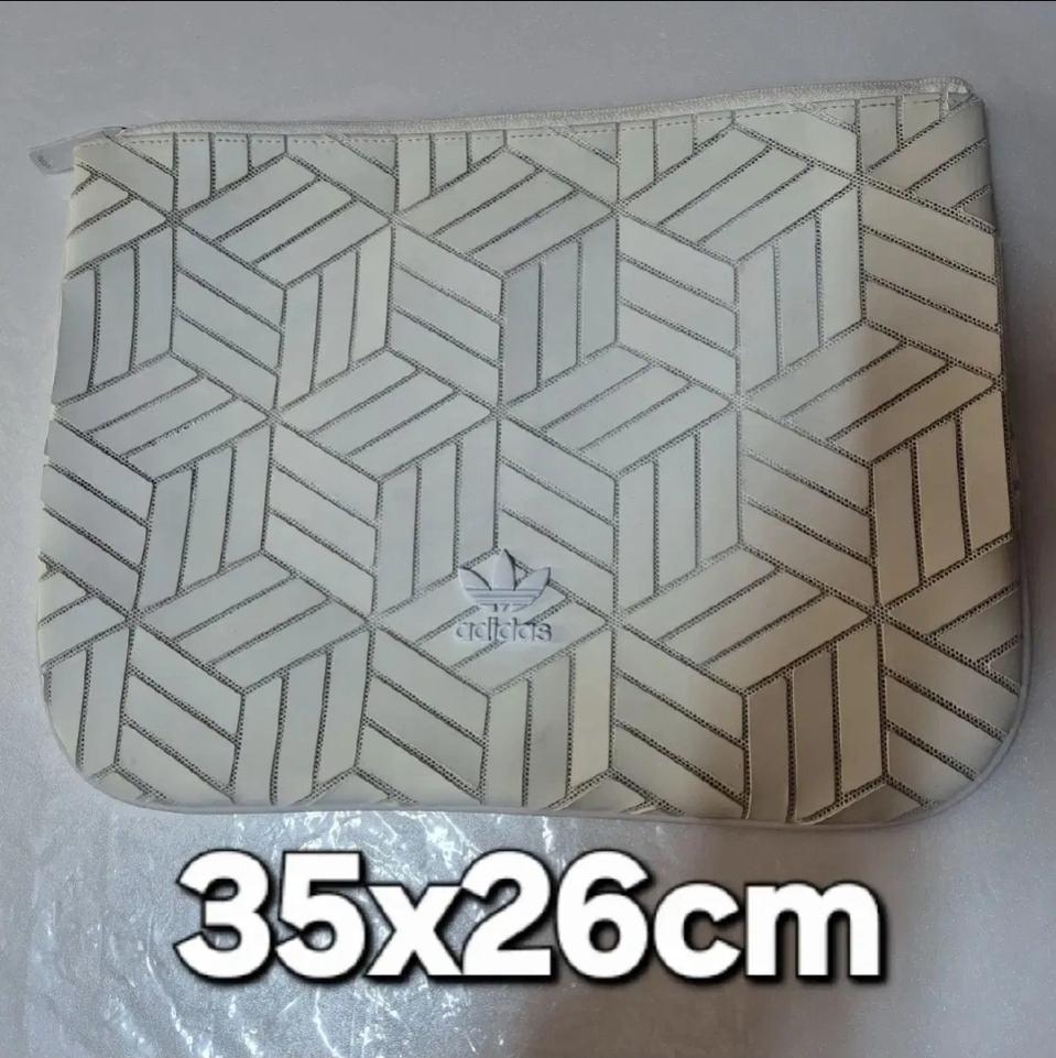 한정판 아디다스바오바오 클러치백 화이트