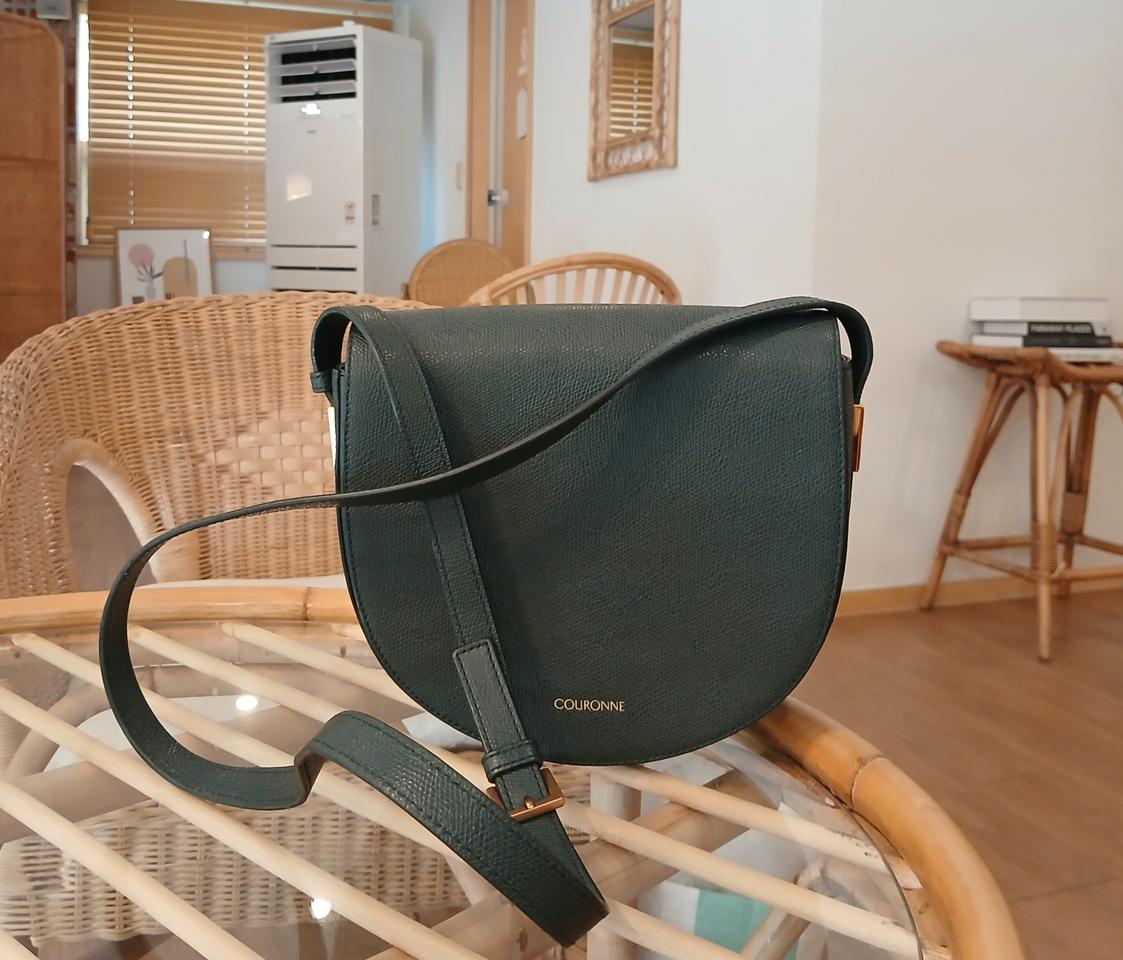 쿠론 정품 크로스백