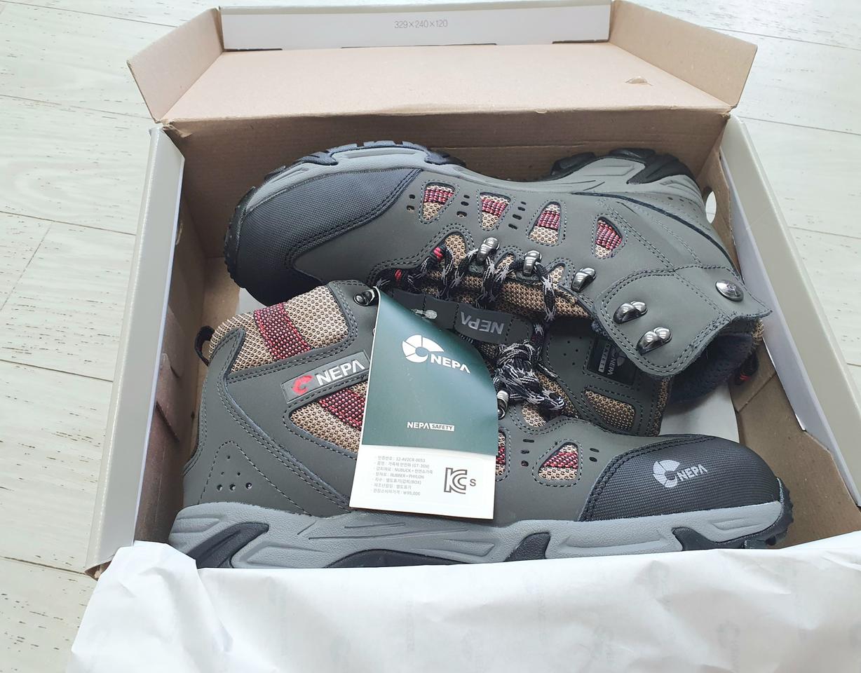 (새상품)네파 경량 안전화 270mm