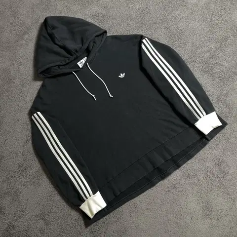 아디다스 블랙 파이어버드 백로고 후드티
