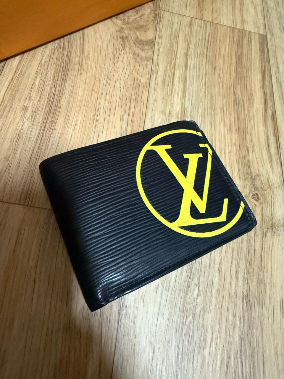 루이비통 에삐 LV 서클로고 한정판 반지갑