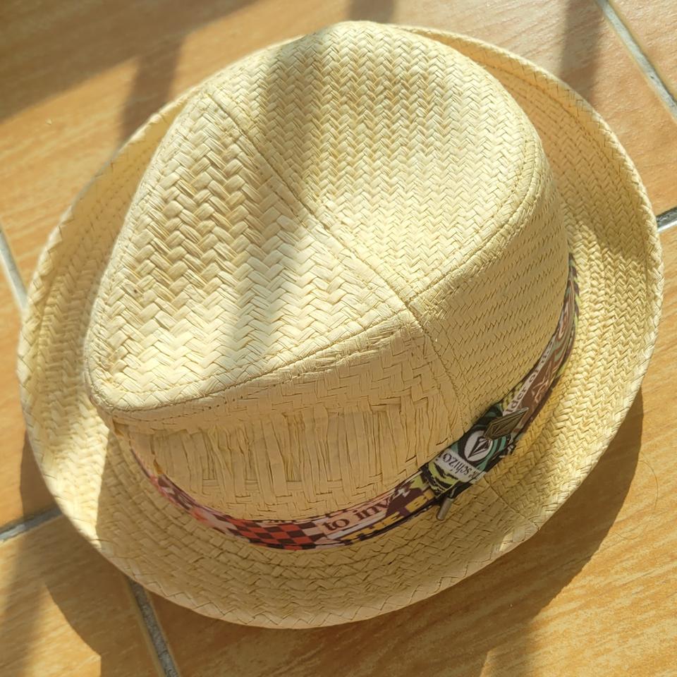 볼컴 밀짚 페도라 팔아요.