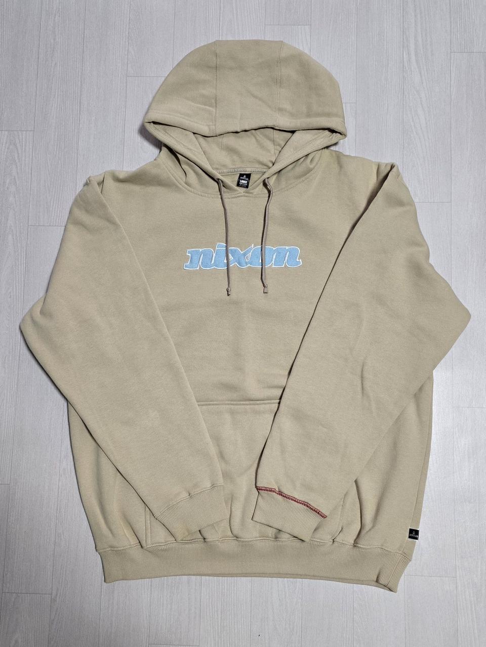 스트릿 보드 브랜드 닉슨 후드 표기 L. 실측 105~110 팝니다.