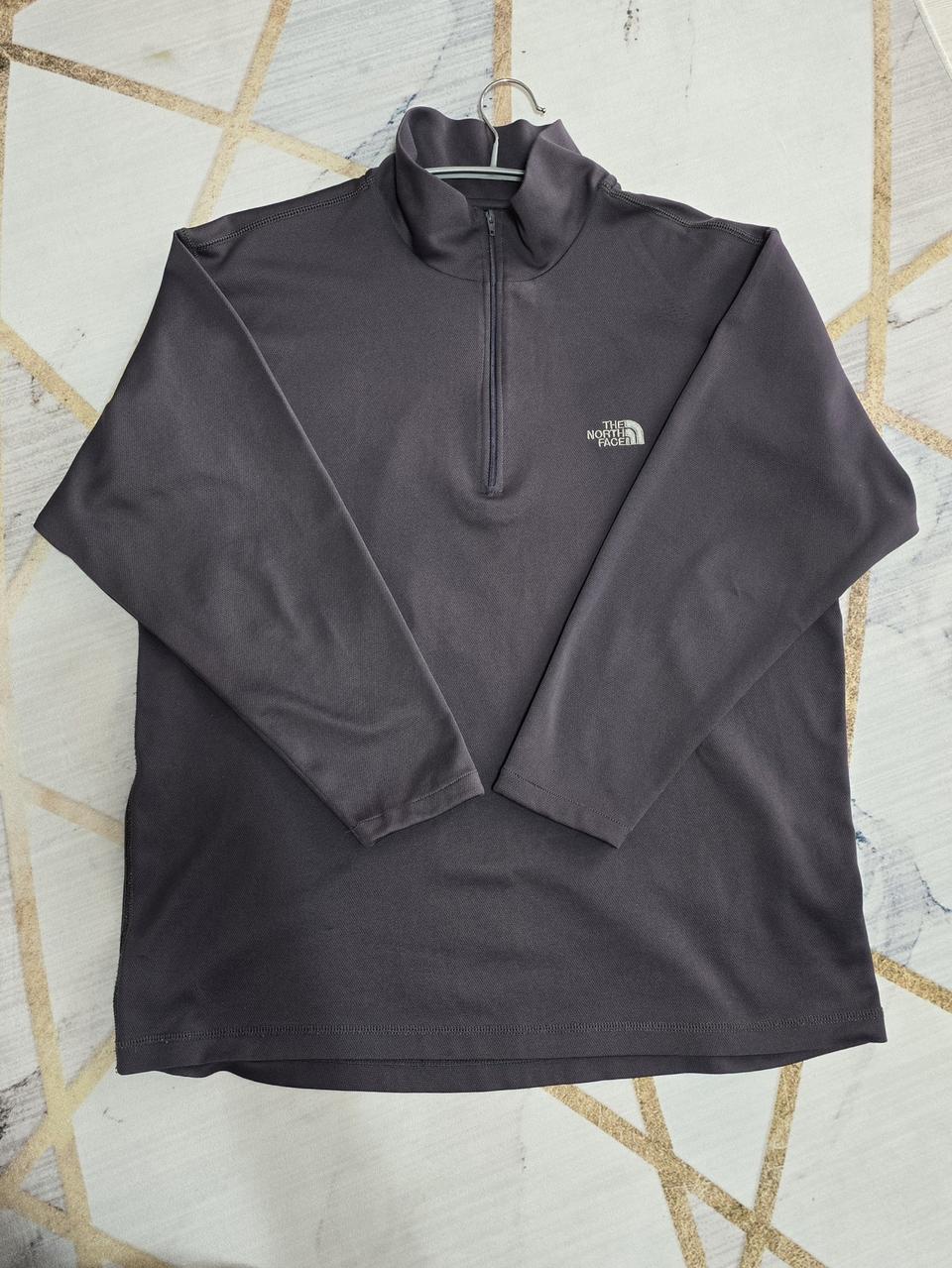 노스페이스 춘추 기능성 등산 반집업 긴팔티 팝니다.