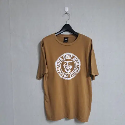 오베이 OBEY 브라운 반팔티셔츠