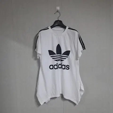 아디다스 화이트 파이어버드 공용 반팔티셔츠