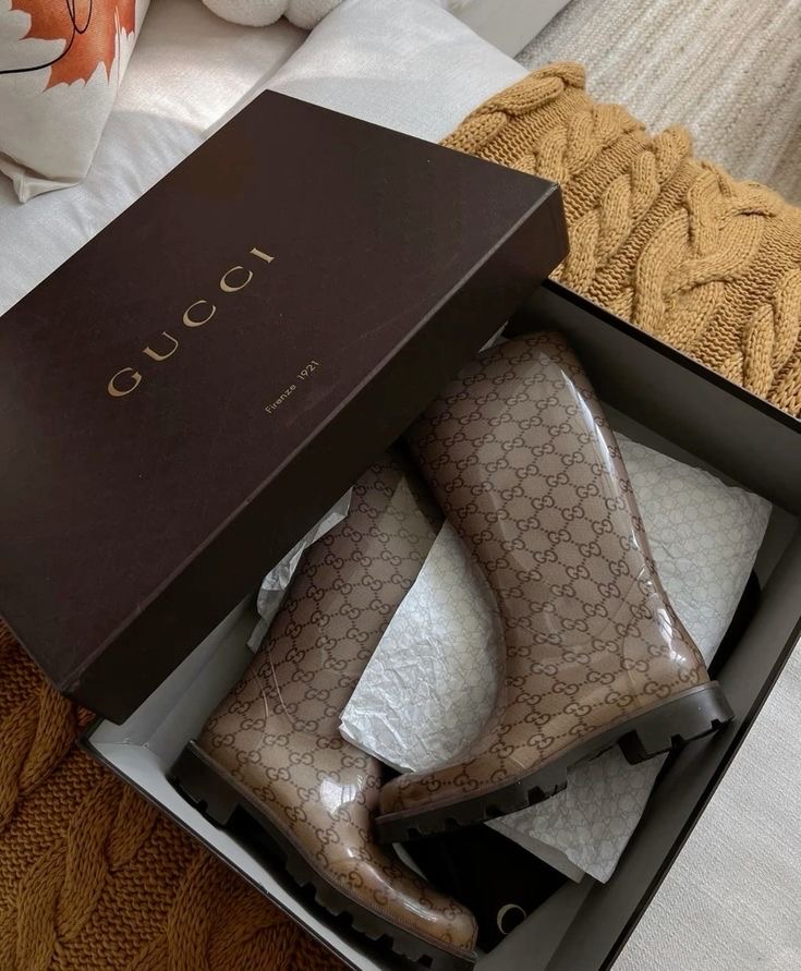 구찌 gg로고 레인부츠 판매