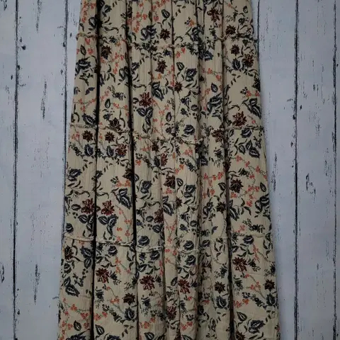 써스데이 아일랜드 스커트