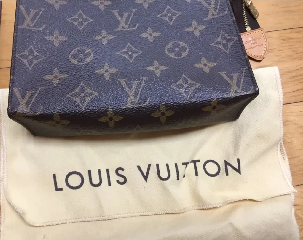 루이비통 포쉐트 토일렛19(정품)