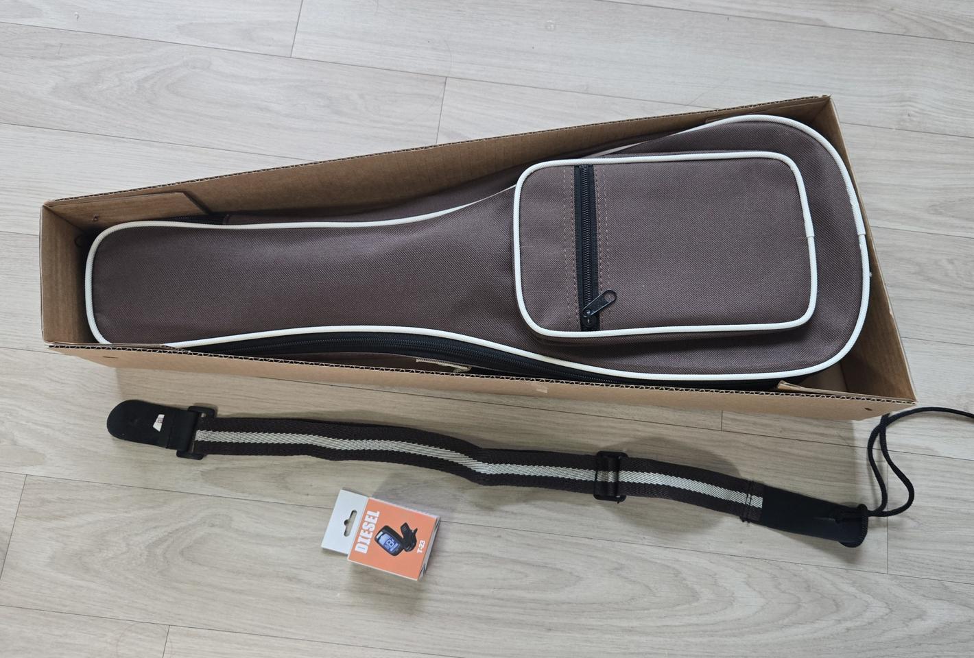 Lunas 루나스 소프라노 우쿨렐레, DIESEL 클립 튜너 새상품 판매