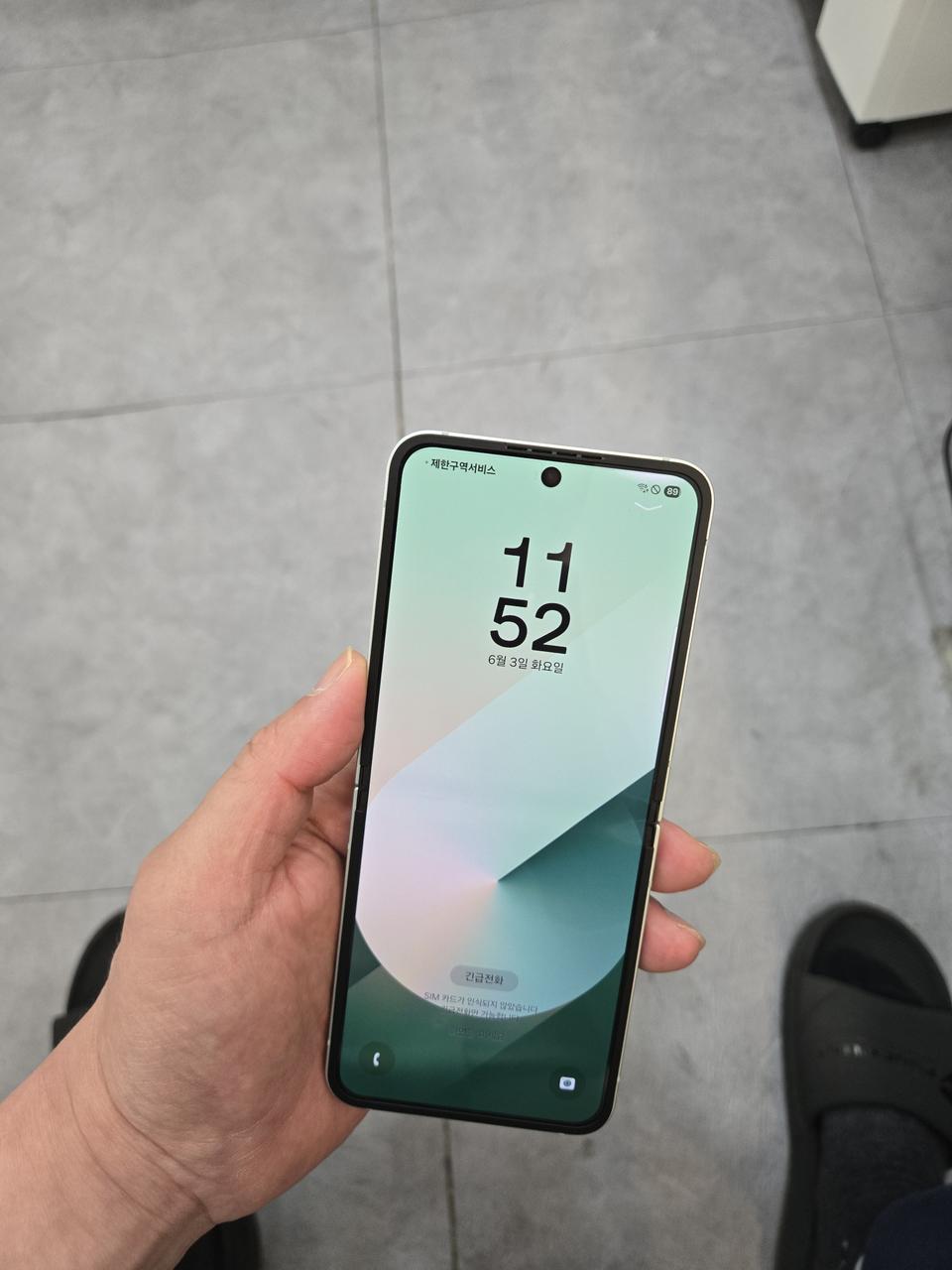 갤럭시 Z플립6 민트 256 새폰급 25년 5월 올수리