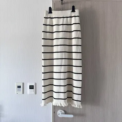 밴딩스트라이프니트 롱스커트 아이보리