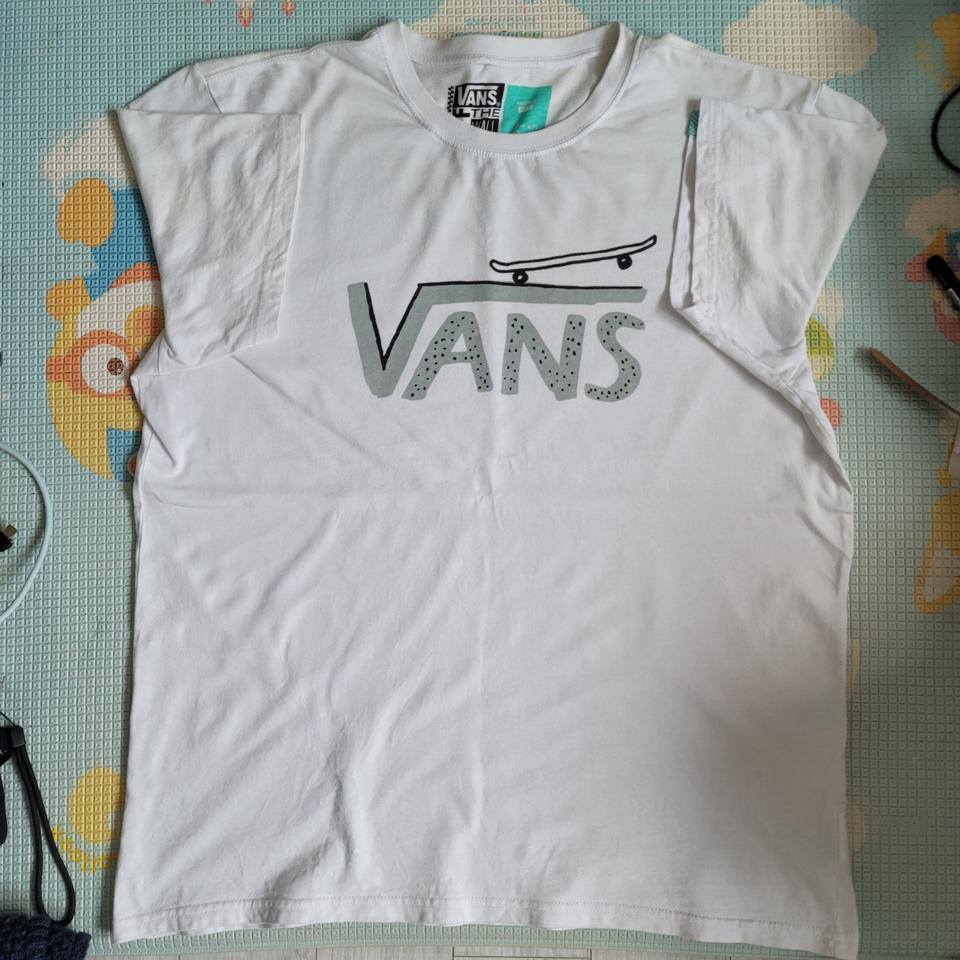 반스 티셔츠