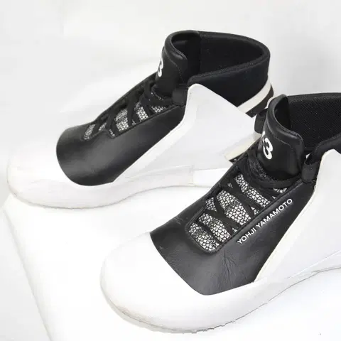 Y-3 요지야마모토 스니커즈
