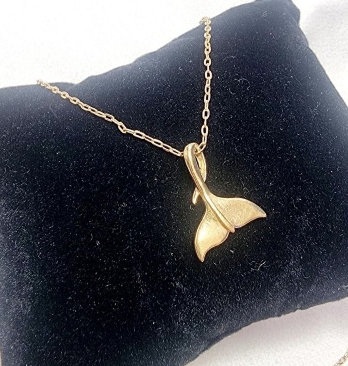 고래꼬리목걸이