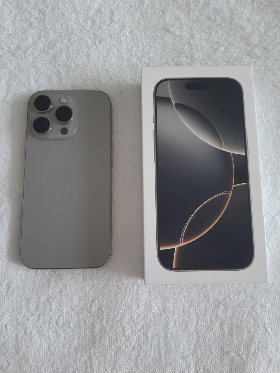 아이폰16프로 1테라 내츄럴티타늄 팝니다