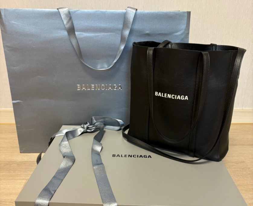 발렌시아가 에브리데이 토트백 xs+사몰가이너백