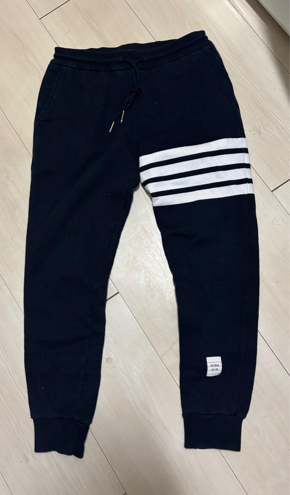 톰브라운 네이비 조거 트레이닝 바지 38 남녀공용 감정서 포함