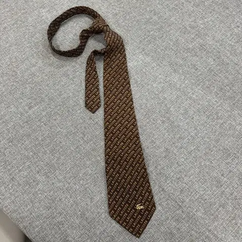 라코스테 빈티지 레터링 패턴 넥타이 D04885