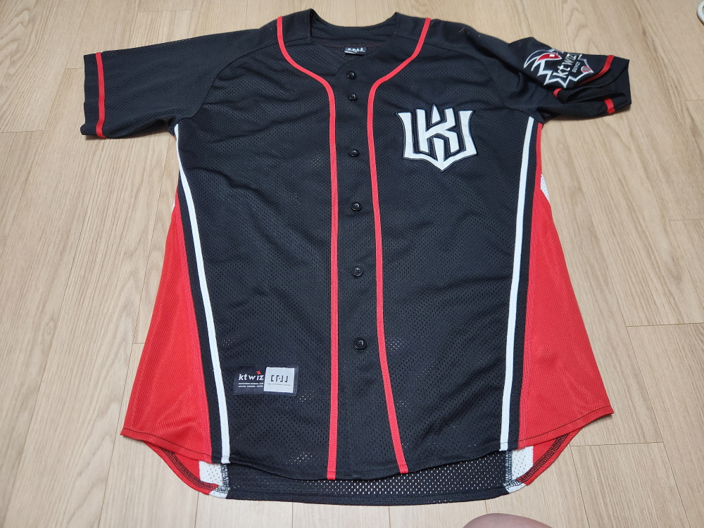 KT위즈 45번 하준호 유니폼 사이즈 95 판매합니다.