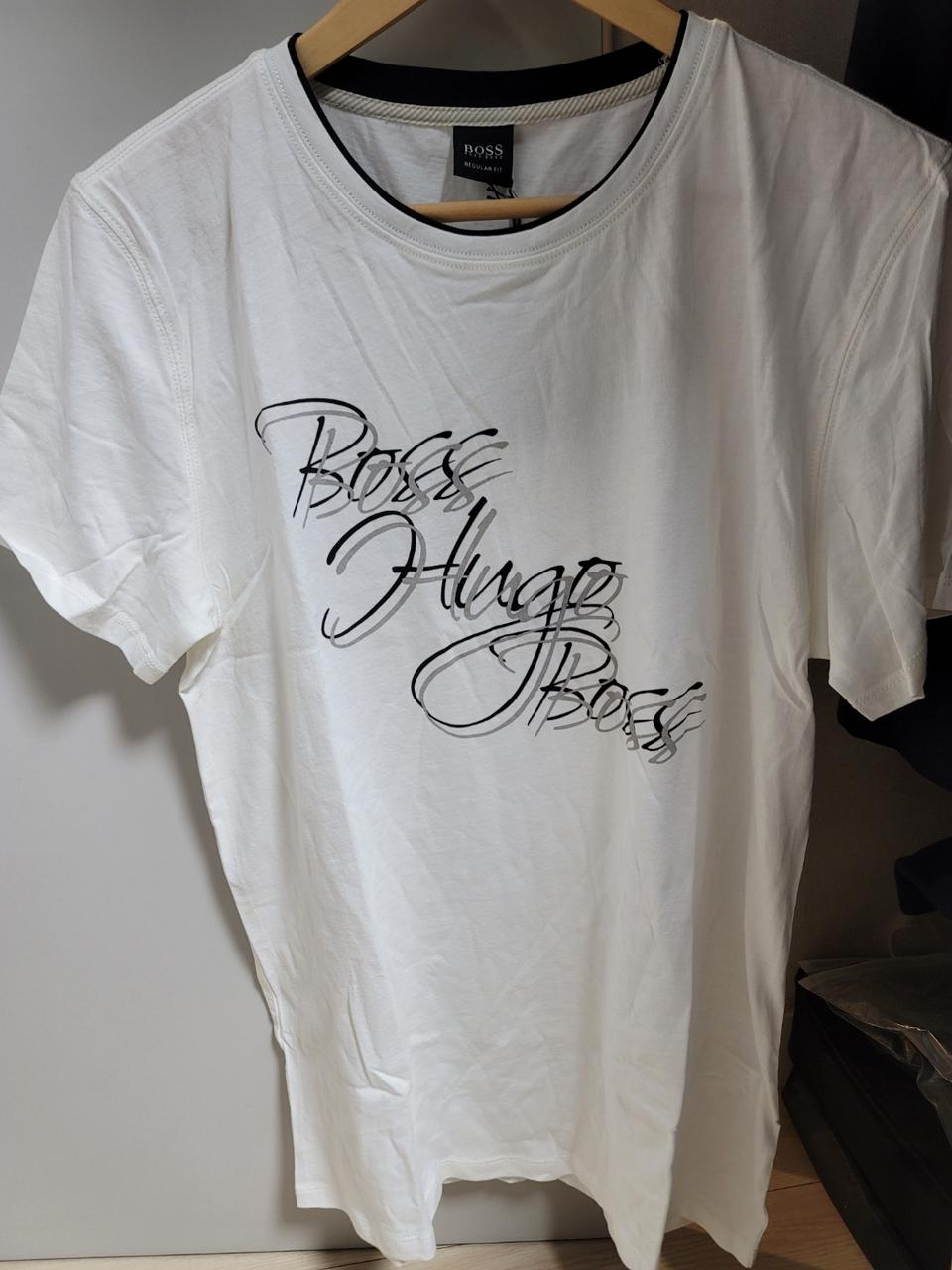 휴고보스 반팔티 미착용품 100사이즈