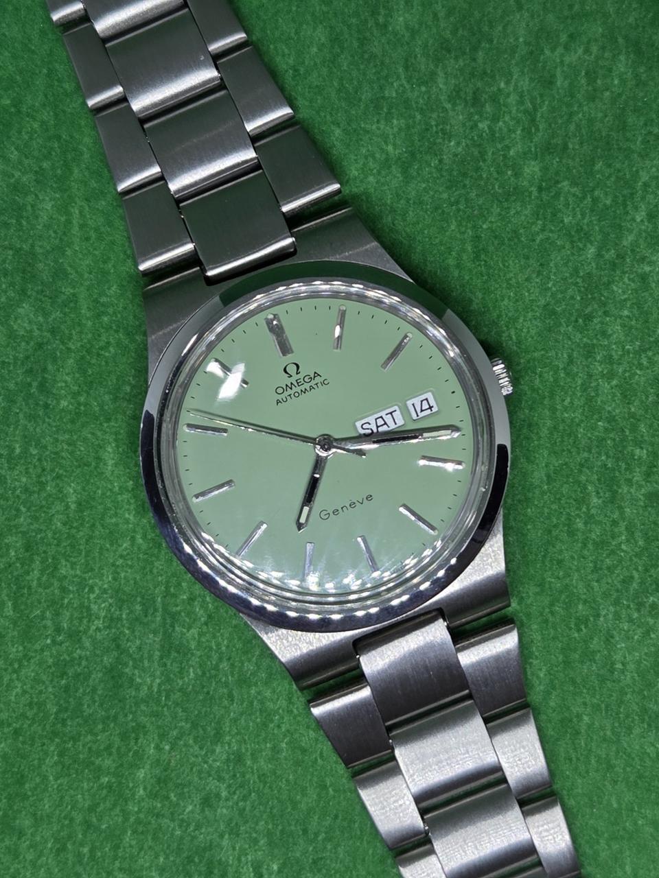 오메가 제네브 피스타치오 그린