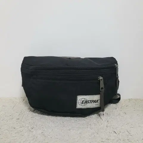 이스트팩 슬링백