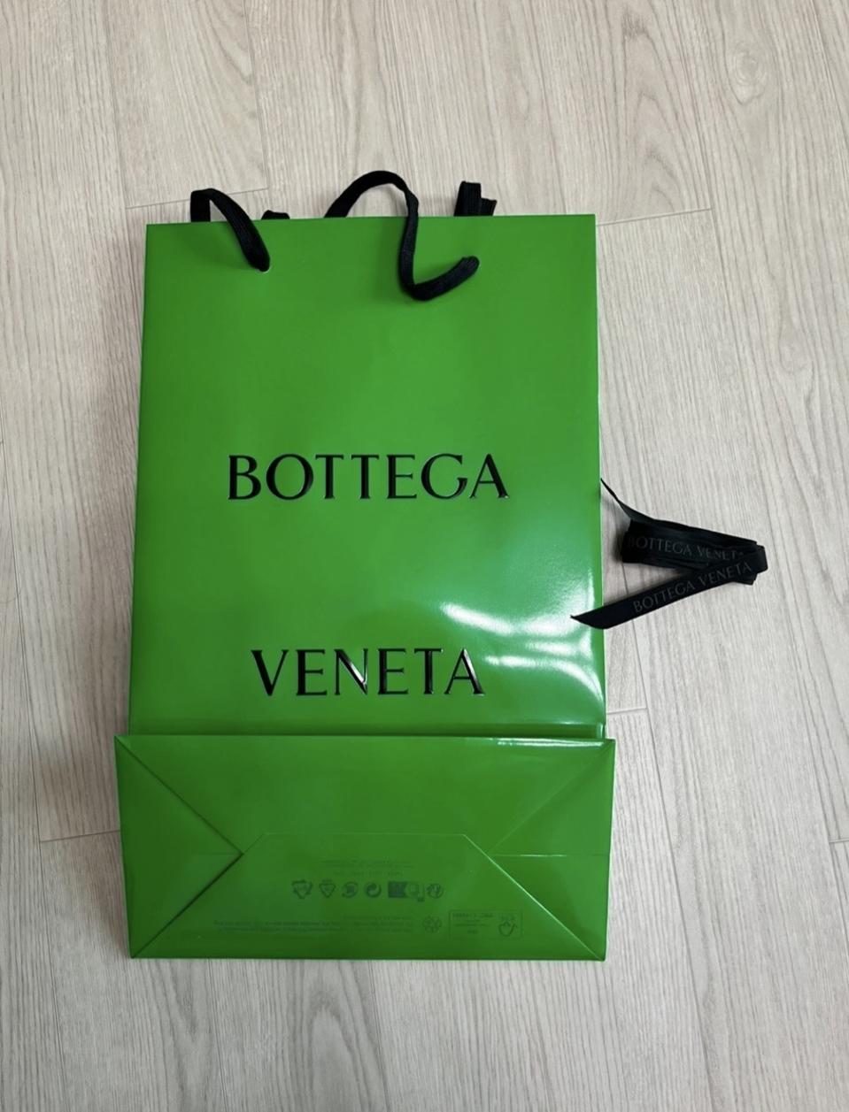 보테가베네타 쇼핑백+포장끈 정품 새것