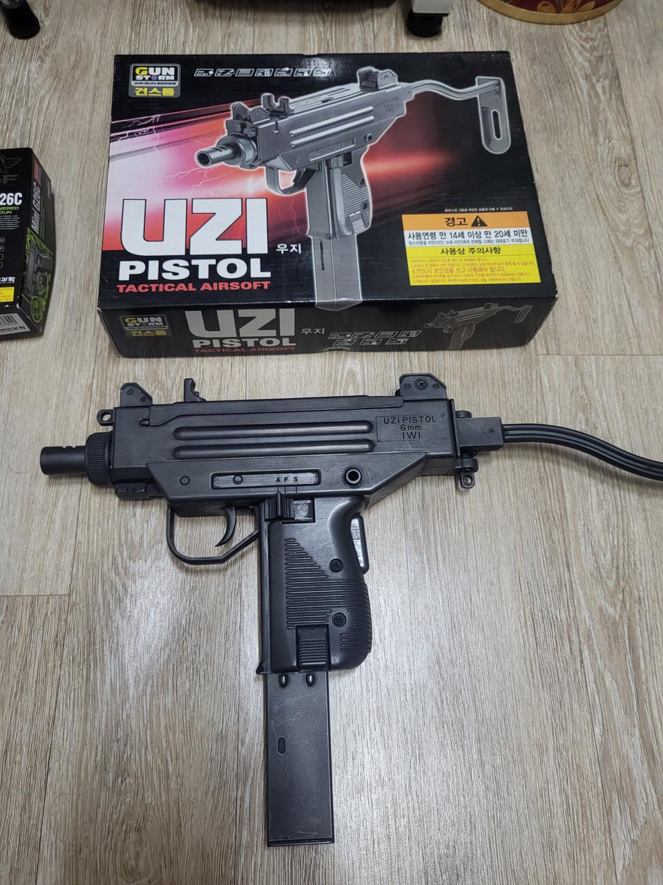 우지,글록26c 도색작 권총 2정 일괄판매합니다