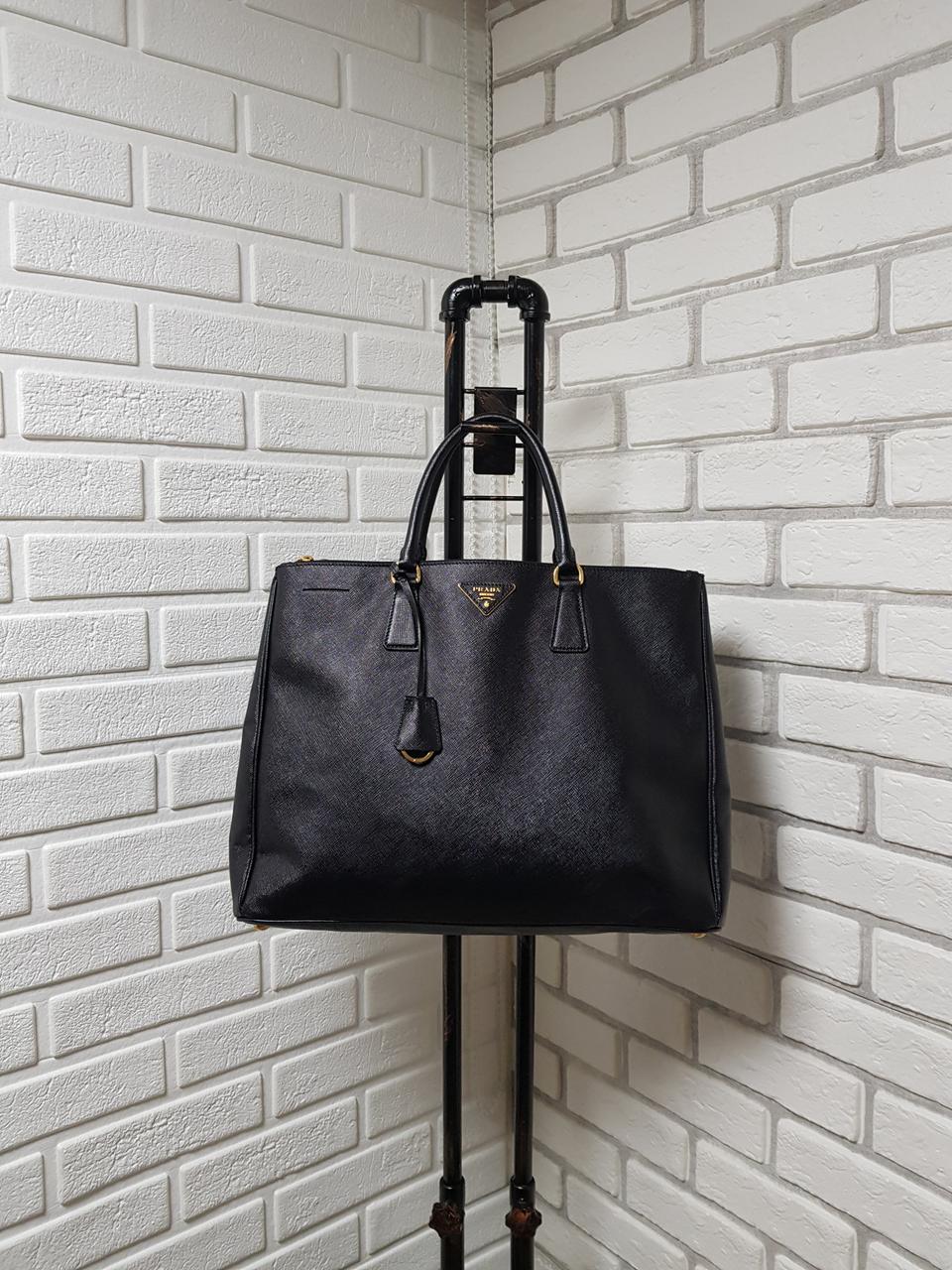 [정품] 프라다 금장 사피아노 토트백