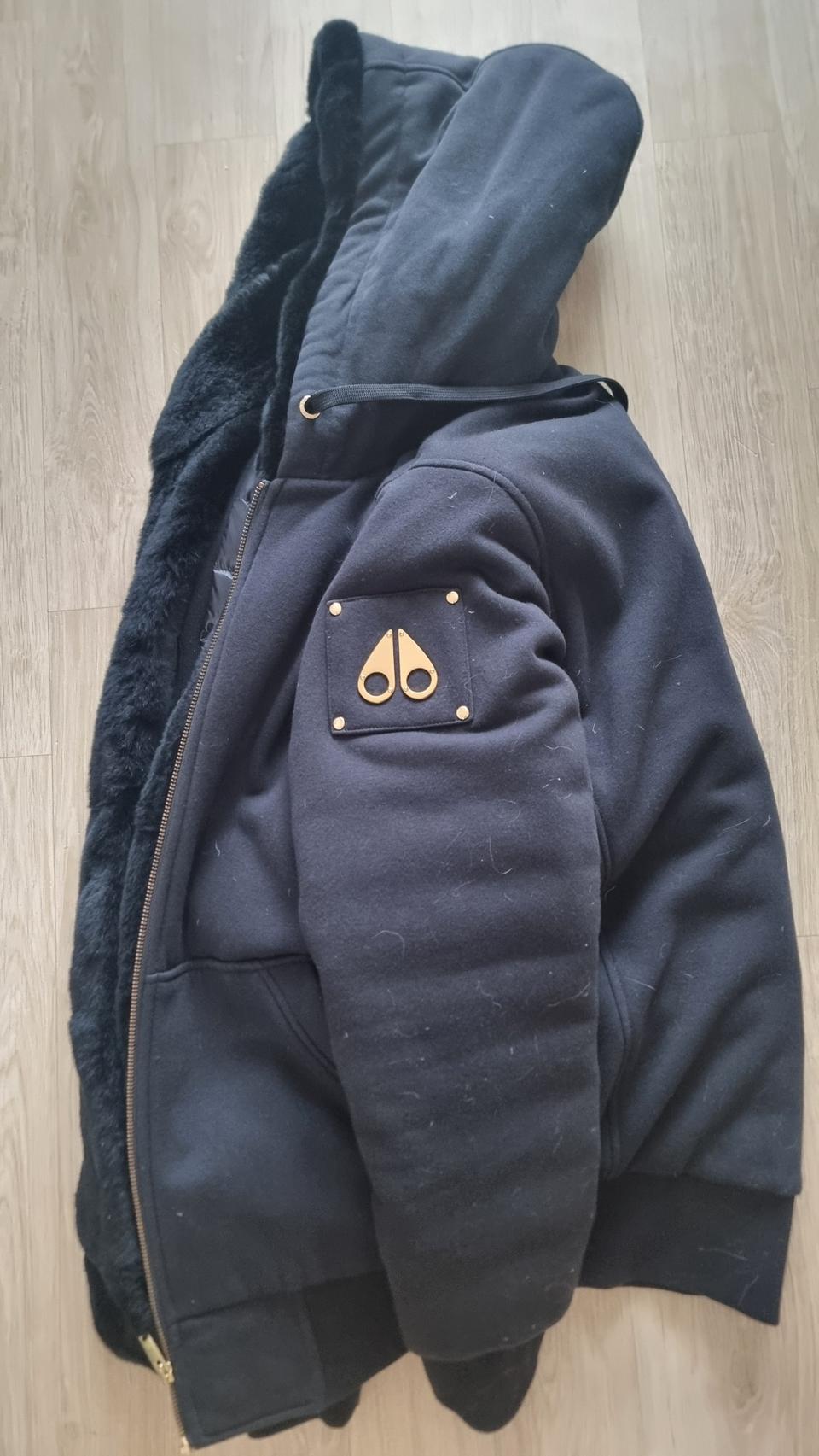 무스너클 금장 다운재킷 L 사이즈