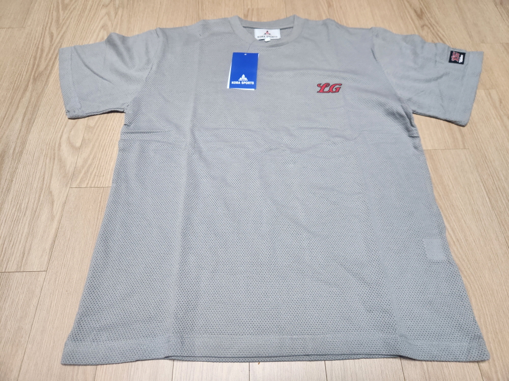 새제품) 2. LG트윈스 기능성 야구티셔츠 사이즈 95 판매합니다.