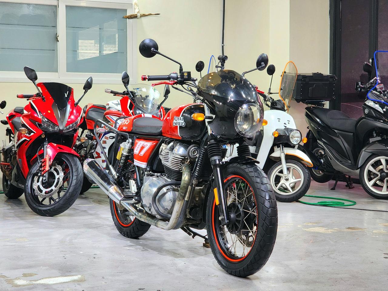 20년식.인터셉터650 오토바이 판매