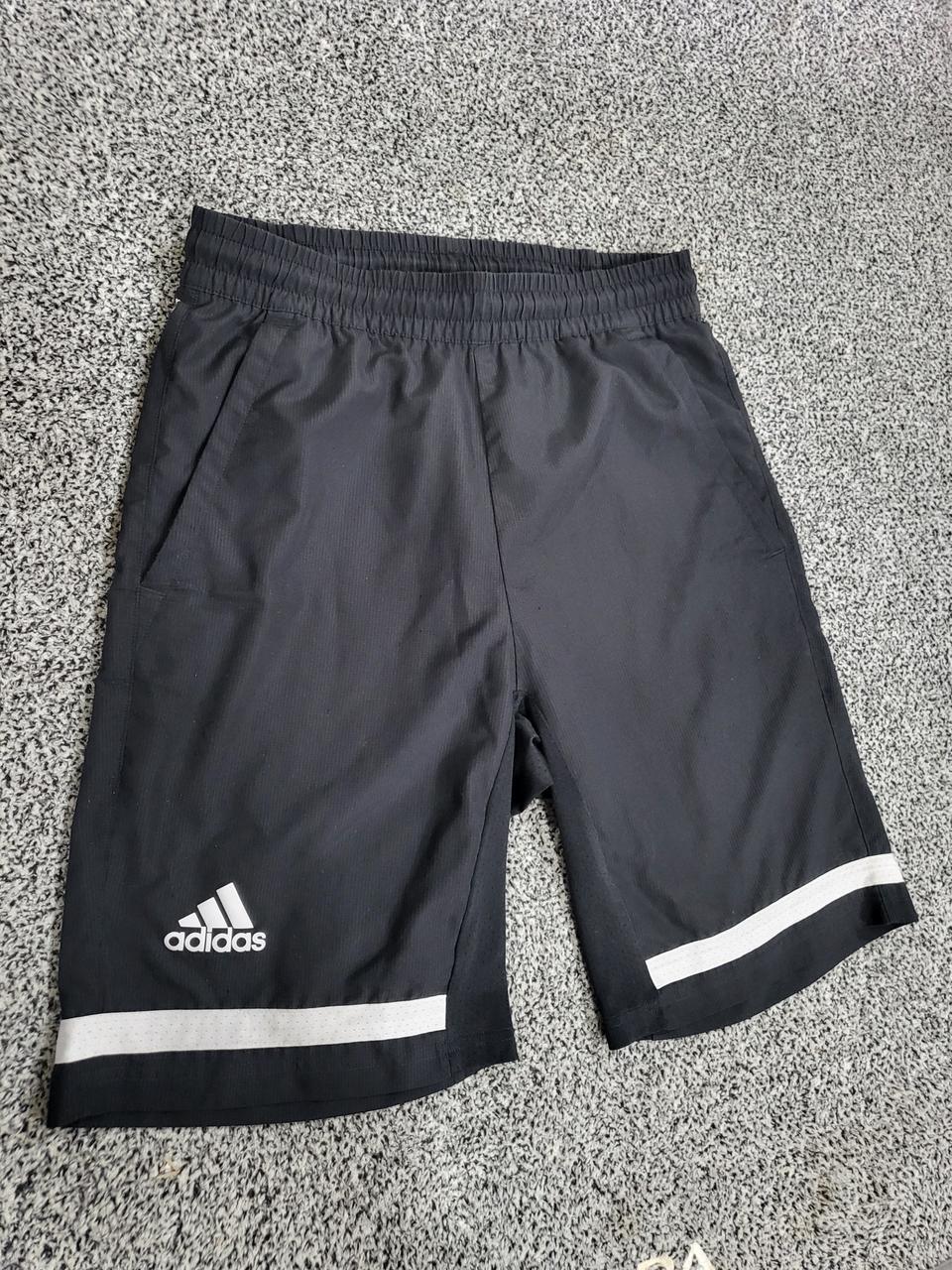 아디다스 반바지.