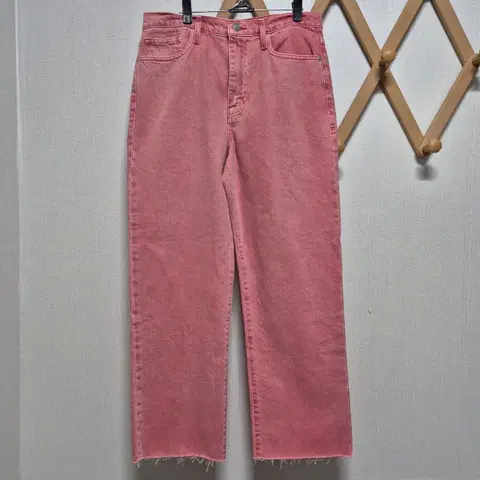 (새상품) FRAME 르 제인 크롭 스트레이트 핑크 진 28