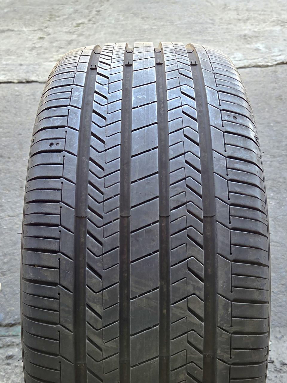 2454518 245 45 18 한국 키너지 STAS 타이어 팝니다