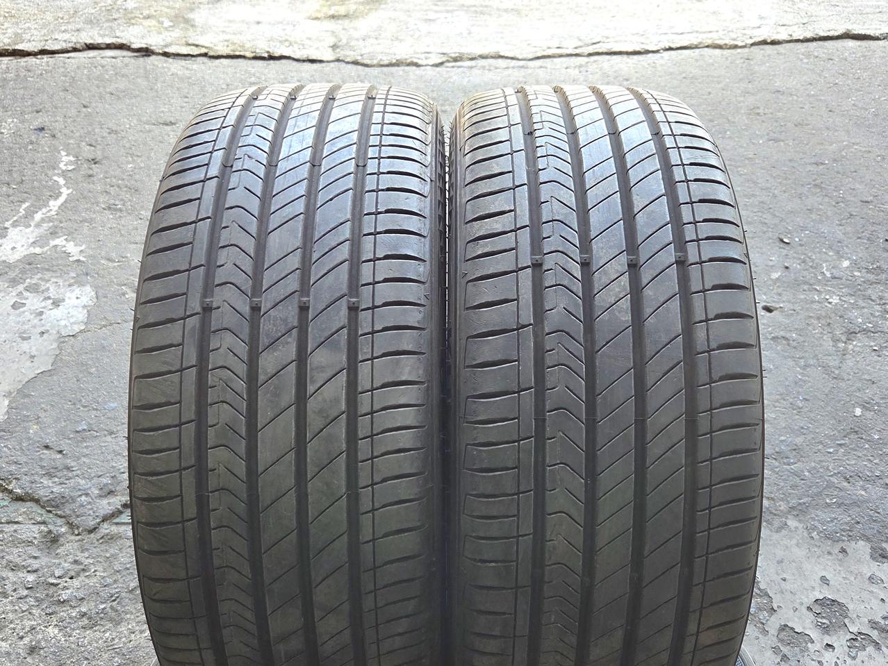 2254518 225 45 18 금호 마제스티9 타이어 팝니다